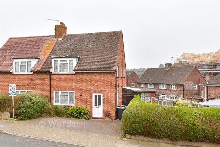 3 Bedroom Semi Detached House For Sale In St. Albans Close, Gravesend, Kent, DA12