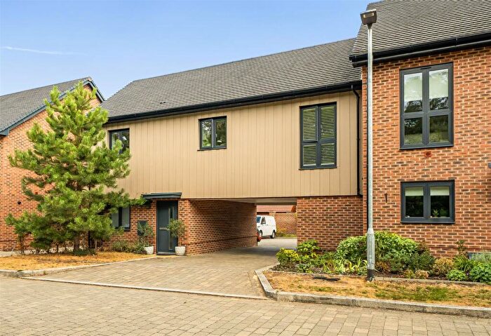 2 Bedroom Maisonette For Sale In Hollywood Place Crowthorne, RG45