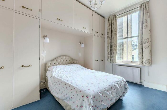 3 Bedroom Flat To Rent In Fulham Road, Chelsea, London, SW10