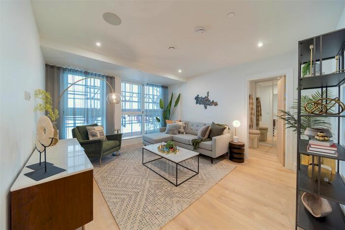 2 Bedroom Flat To Rent In Coombe Lane, London, SW20