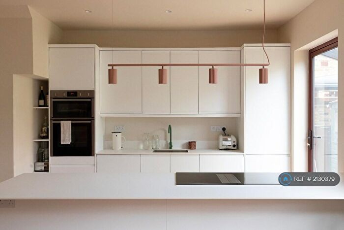 3 Bedroom Semi-Detached House To Rent In Forest Hill Road, London, SE22