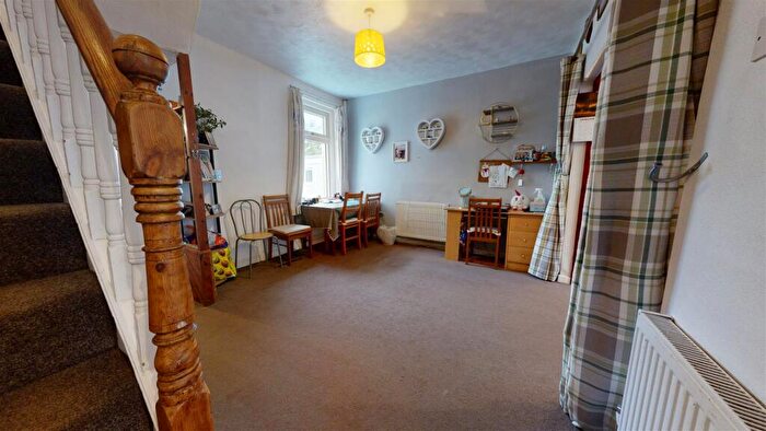 3 Bedroom Terraced House For Sale In Southview Road, Weymouth, DT4 - Photo 3