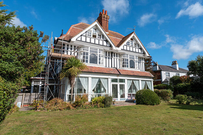 3 Bedroom Flat For Sale In Hamilton Gardens, Felixstowe, IP11