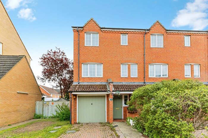 4 Bedroom Semi Detached House For Sale In West Cotton Close, Northampton, NN4