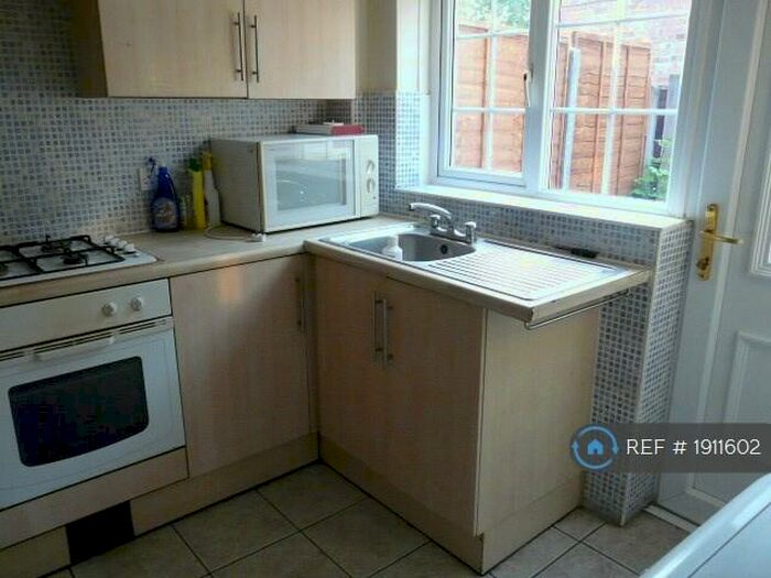 4 Bedroom Semi-Detached House To Rent In Fallowfield, Manchester, M14