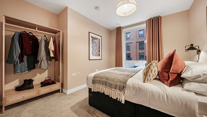 2 Bedroom Flat For Sale In Glengall Road, London, SE15