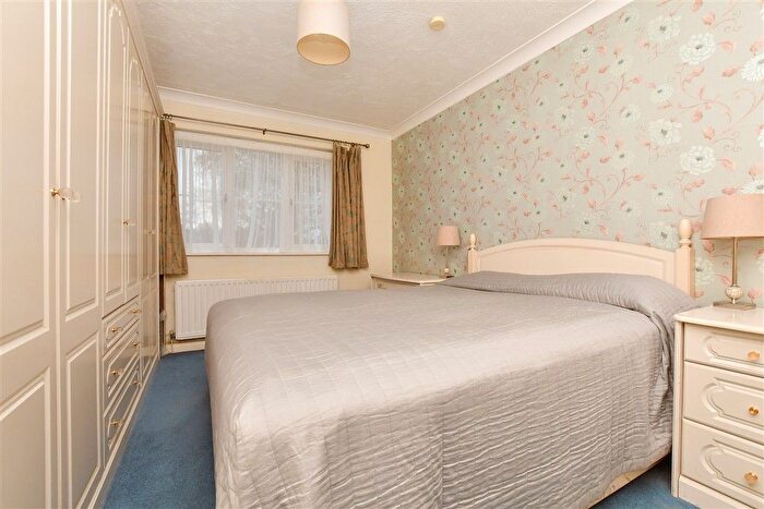 2 Bedroom Flat For Sale In Basing Road, Banstead, Surrey, SM7