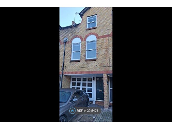 2 Bedroom Terraced House To Rent In Eagle Mews, London, N1
