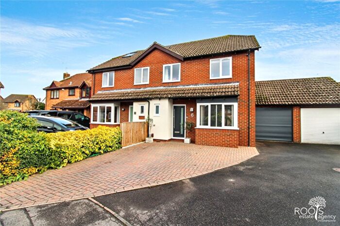 4 Bedroom Semi-Detached House For Sale In Barley Close, Thatcham, Berkshire, RG19