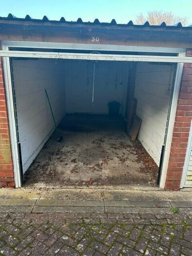 Garage / Parking To Rent In Garage Aveling Close, CR8