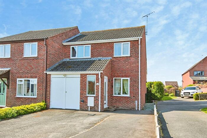 3 Bedroom Semi Detached House For Sale In Sidings Way, Westhouses, Alfreton, DE55