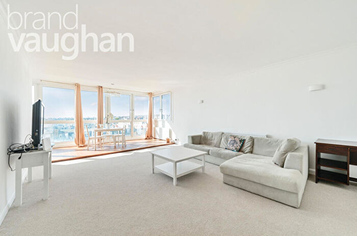 2 Bedroom Flat To Rent In Sussex Heights, St. Margarets Place, Brighton, BN1