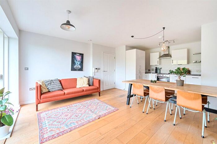 1 Bedroom Apartment For Sale In Glengall Road, London, SE15