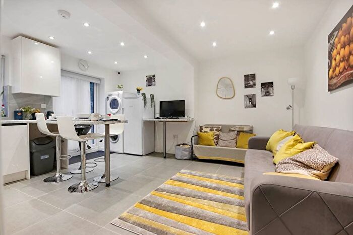 Studio To Rent In Cobden Road, South Norwood, SE25