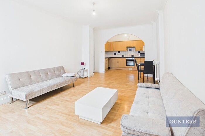 3 Bedroom Flat To Rent In Atlantic Mansions, Albert Road South, SO14