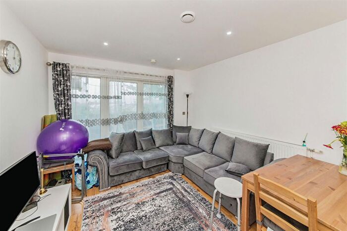 1 Bedroom Flat For Sale In Pinner Road, Harrow, HA1