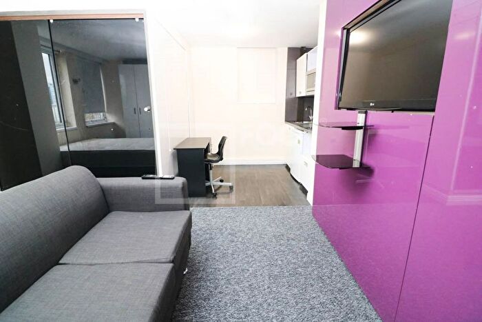 1 Bedroom Flat To Rent In Sunbridge Halls, All Bills Inclusive, BD1
