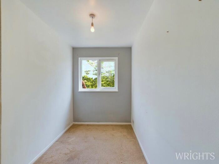 2 Bedroom Apartment For Sale In Tudor Close, Hatfield, AL10