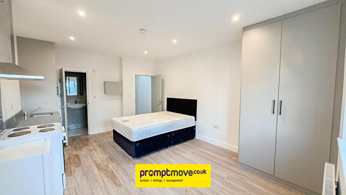 Studio To Rent In Dunstable Road Luton, LU4