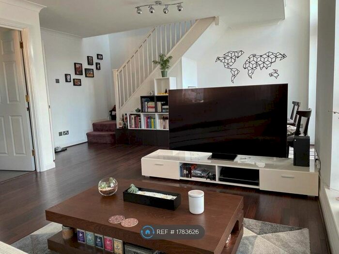 2 Bedroom Flat To Rent In Boleyn House, London, E16