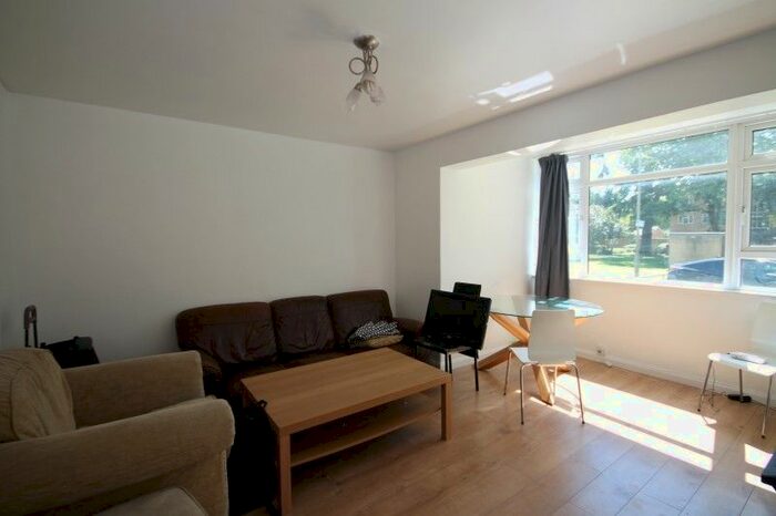 3 Bedroom Flat To Rent In Smithwood Close, London, SW19