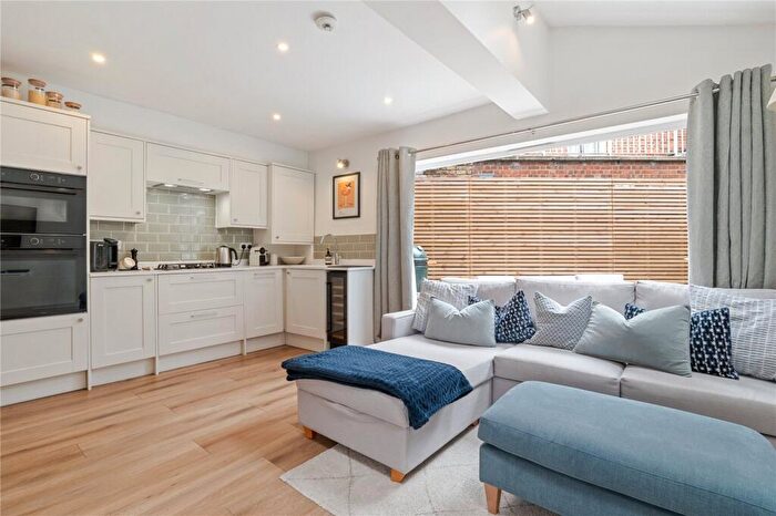 2 Bedroom Apartment For Sale In Lavender Sweep, SW11