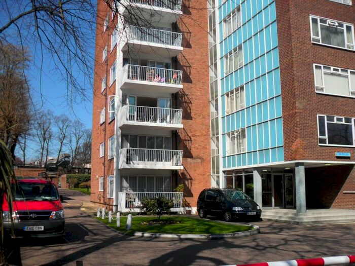 2 Bedroom Flat To Rent In The Hollies, Wanstead, London, E11