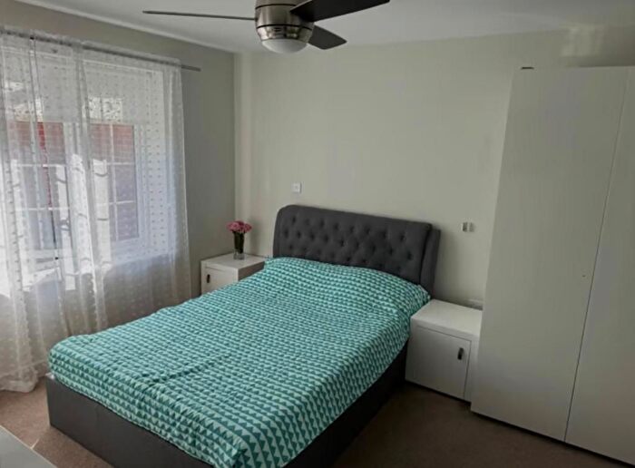 2 Bedroom Terraced House To Rent In Shaftesbury Road, Reading, London, RG30