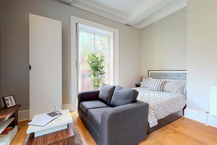Studio To Rent In Apt, Springfield Mount #, LS2