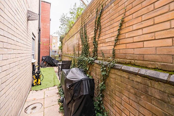 2 Bedroom Flat For Sale In Newham Way, London, , Beckton, London, E6
