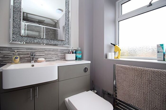 3 Bedroom Terraced House For Sale In Ellwood Close, Southampton, SO19
