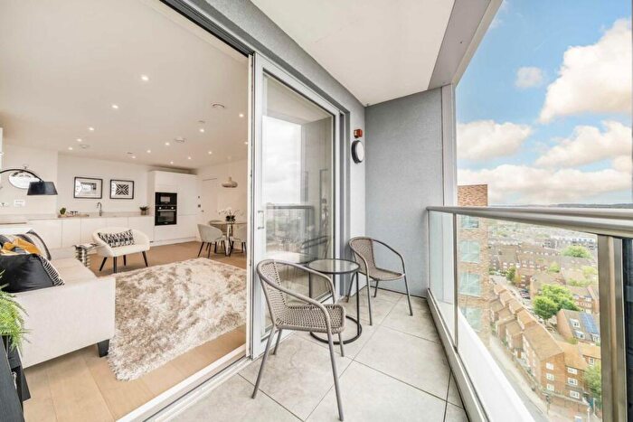 2 Bedroom Flat For Sale In Yelverton Road, Battersea, SW11