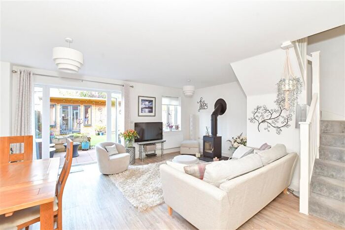 2 Bedroom Semi-detached House For Sale In Deerleap Lane, Rowland's Castle, Hampshire, PO9