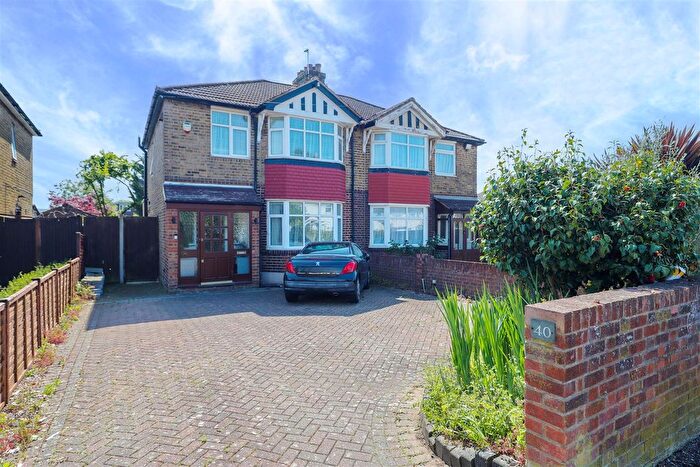 3 Bedroom Semi-detached House For Sale In Pole Hill Road, Hillingdon, UB10