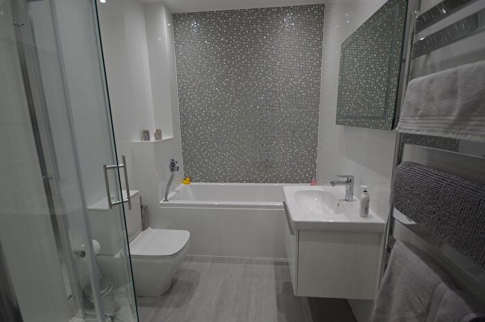 3 Bedroom Flat To Rent In De Havilland Drive, Hazlemere, HP15