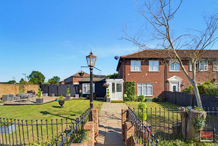 4 Bedroom End Of Terrace House For Sale In Hithermoor Road, Stanwell Moor, Surrey, TW19