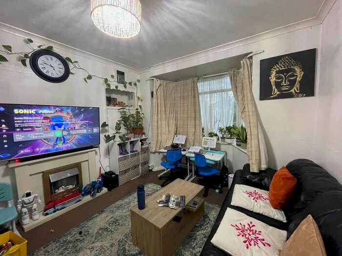 2 Bedroom Maisonette To Rent In Reading Road, Northolt, UB5