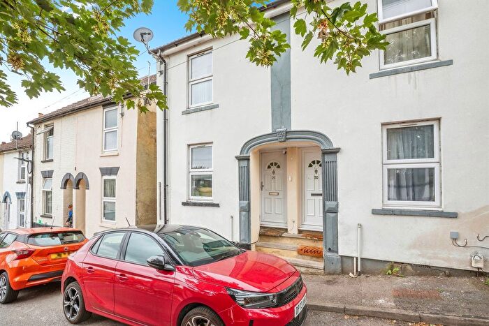 2 Bedroom Semi-Detached House For Sale In Cromwell Terrace, Chatham, ME4