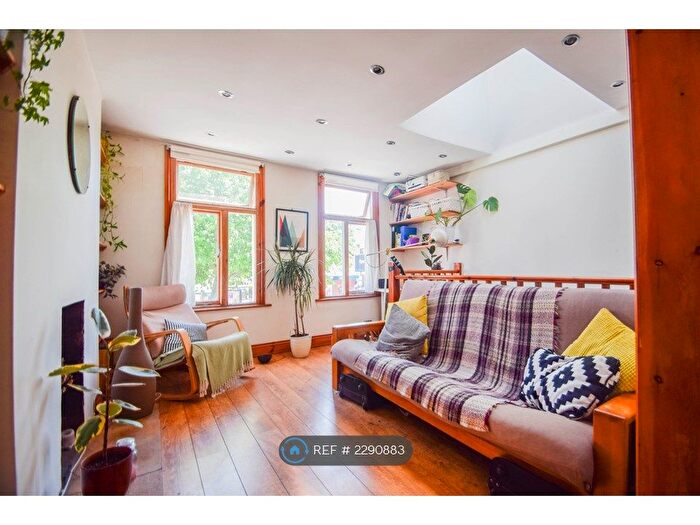 1 Bedroom Flat To Rent In Well Street, London, E9