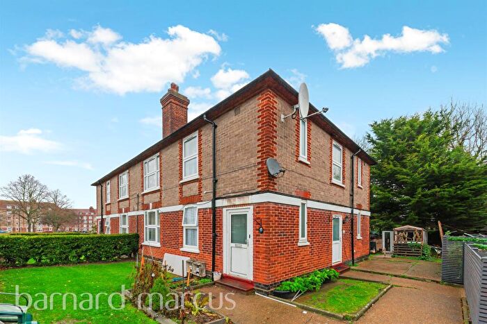 2 Bedroom Maisonette For Sale In Hatfeild Mead, Morden, SM4