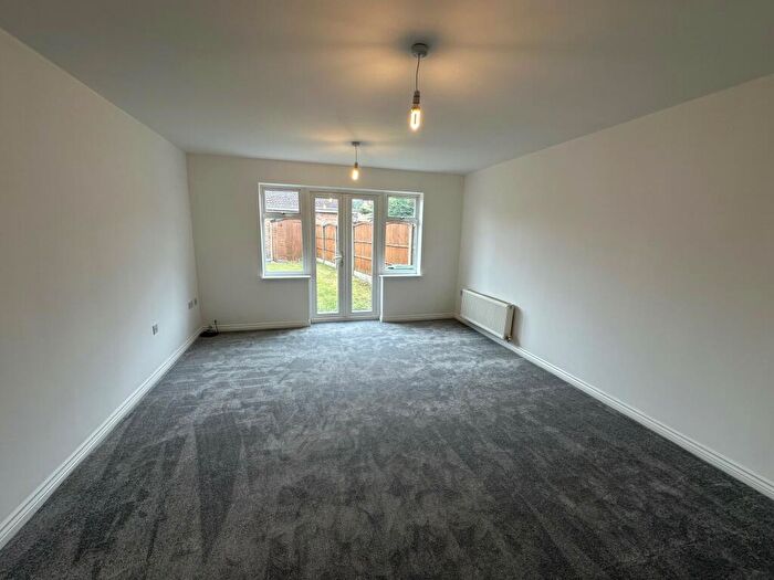 3 Bedroom Town House To Rent In Kings Walk, Mansfield, NG18