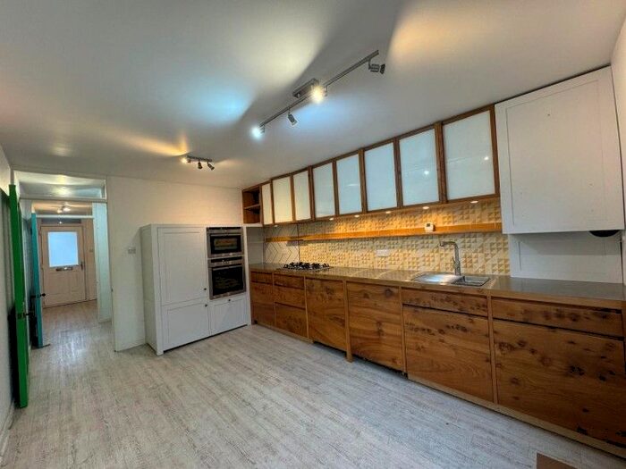 4 Bedroom Town House To Rent In Brick Lane, London, E2