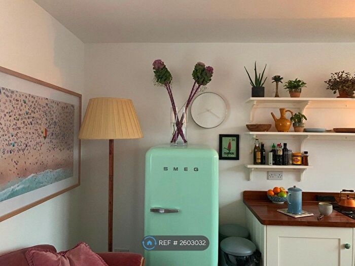 2 Bedroom Flat To Rent In Flamingo House, London, E2