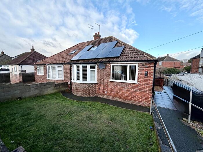 3 Bedroom Semi Detached House For Sale In Kingsway, Garforth, Leeds, LS25