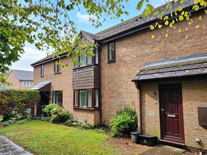 2 Bedroom Flat For Sale In Hollybush Road, Carterton, OX18