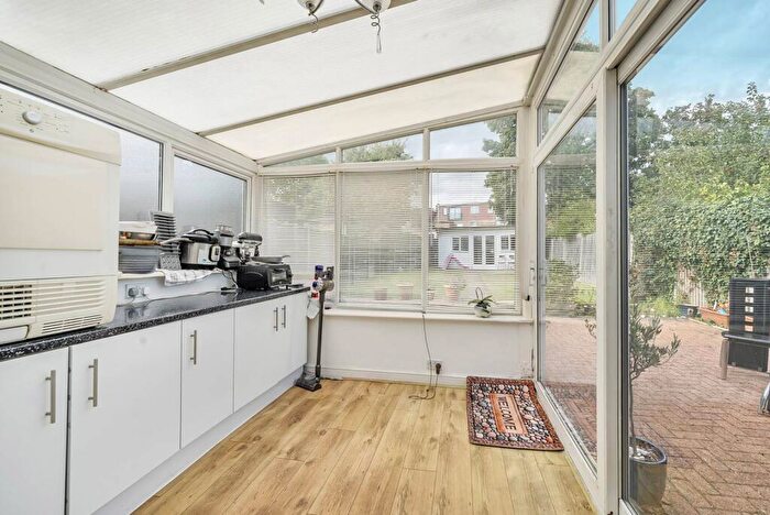 4 Bedroom Detached House For Sale In Egerton Gardens, Hendon, London, NW4