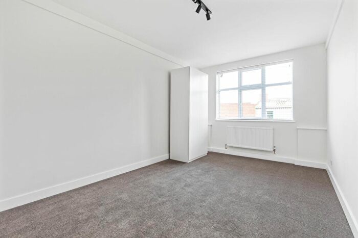 3 Bedroom Flat To Rent In Flat Digby Works, E9