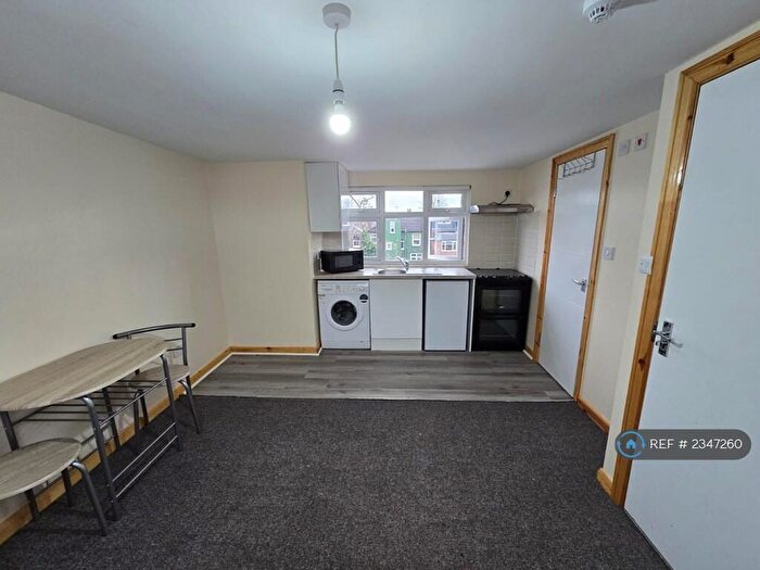 Studio To Rent In Bowes Road, London, N13