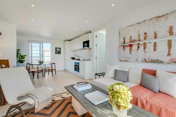 2 Bedroom Flat To Rent In Crouch End Hill, London, N8