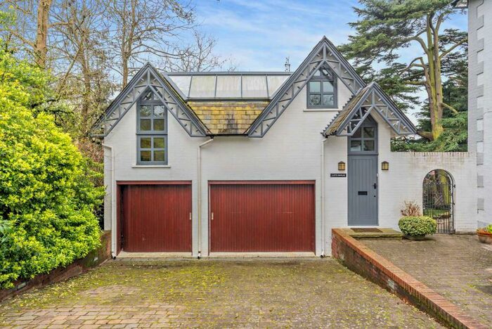 Studio To Rent In Church Lane, HA5